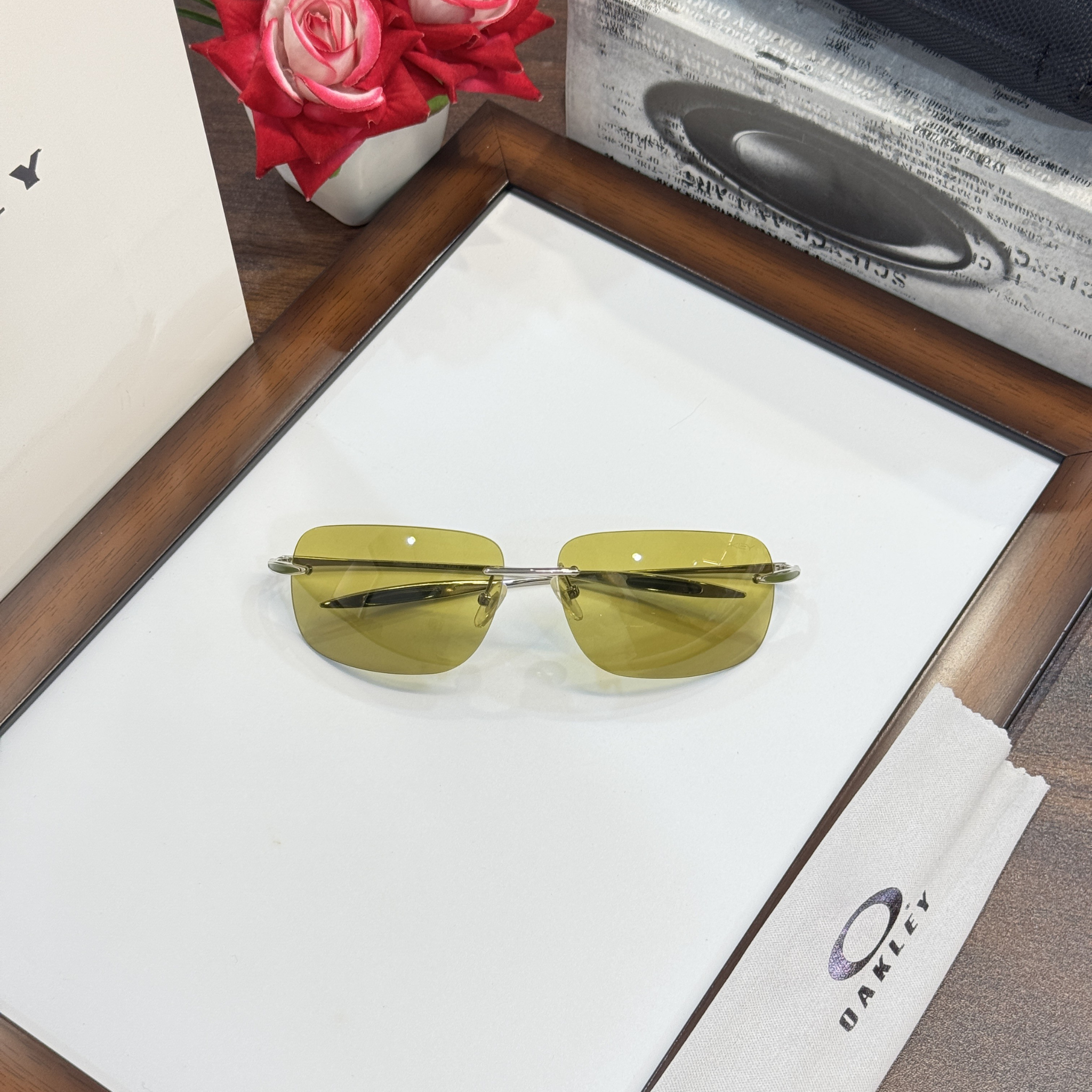 MEN'S WITHOUT FRAME YELLOW SUNGLASSES