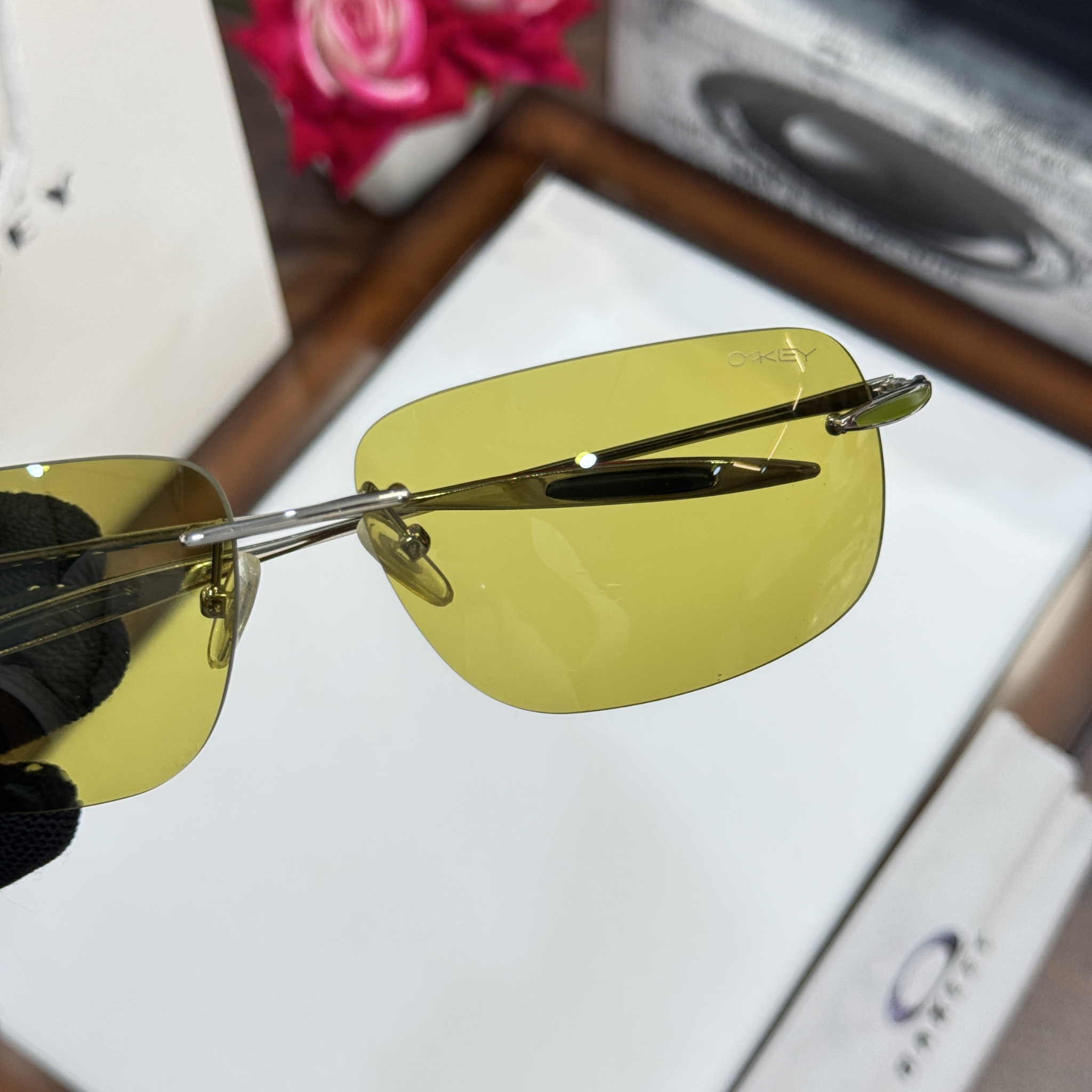 MEN'S WITHOUT FRAME YELLOW SUNGLASSES