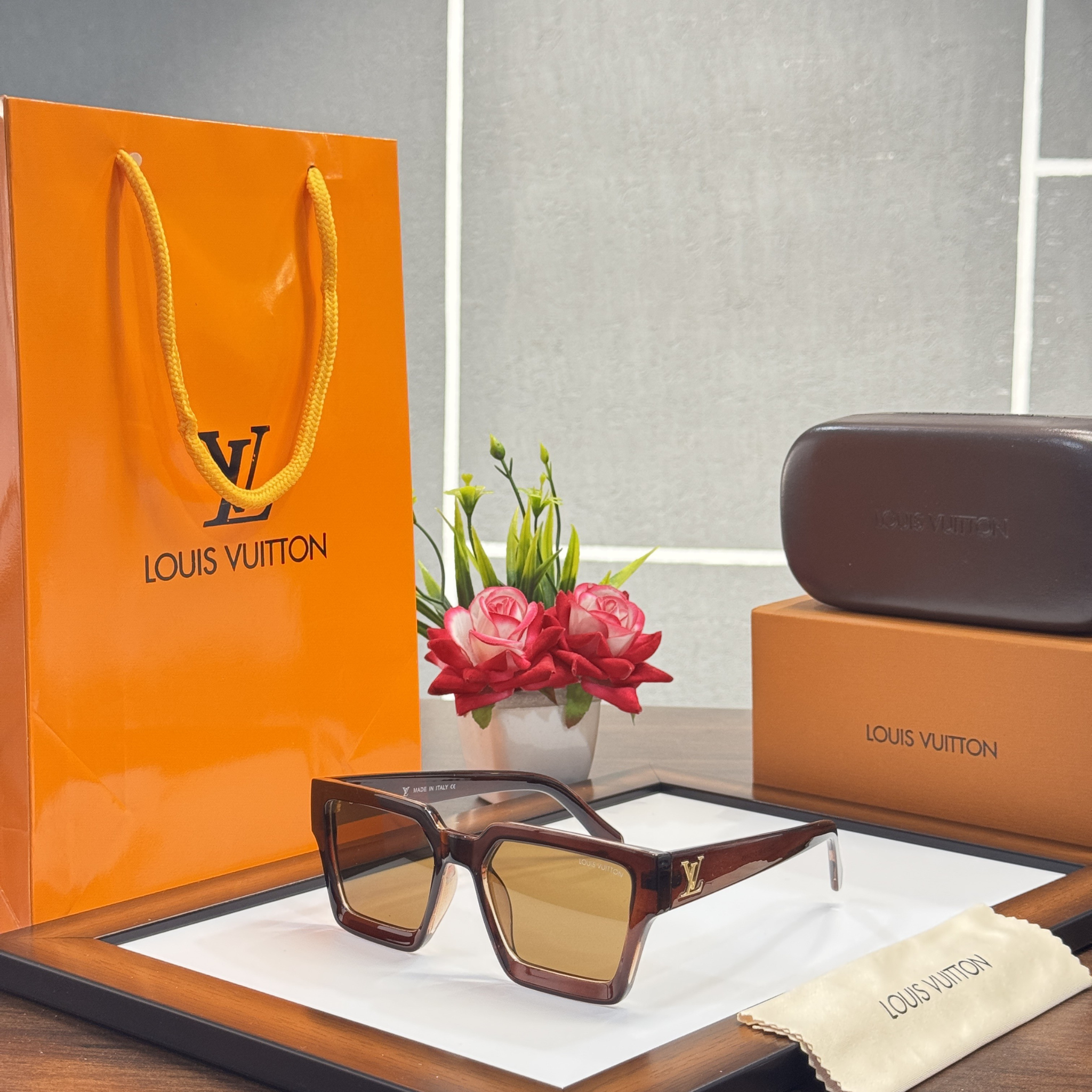 LUXURY DESIGNER WAYFARERS SUNGLASSES