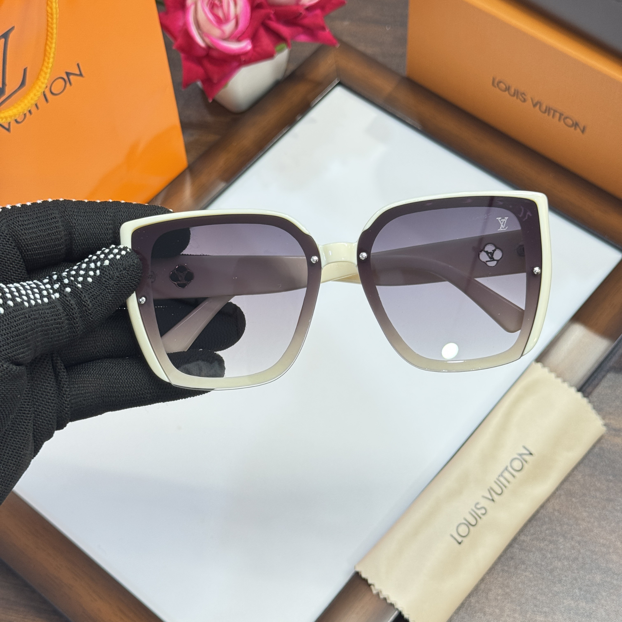 ENHANCE YOUR LOOK WITH QUALITY SUNGLASSES