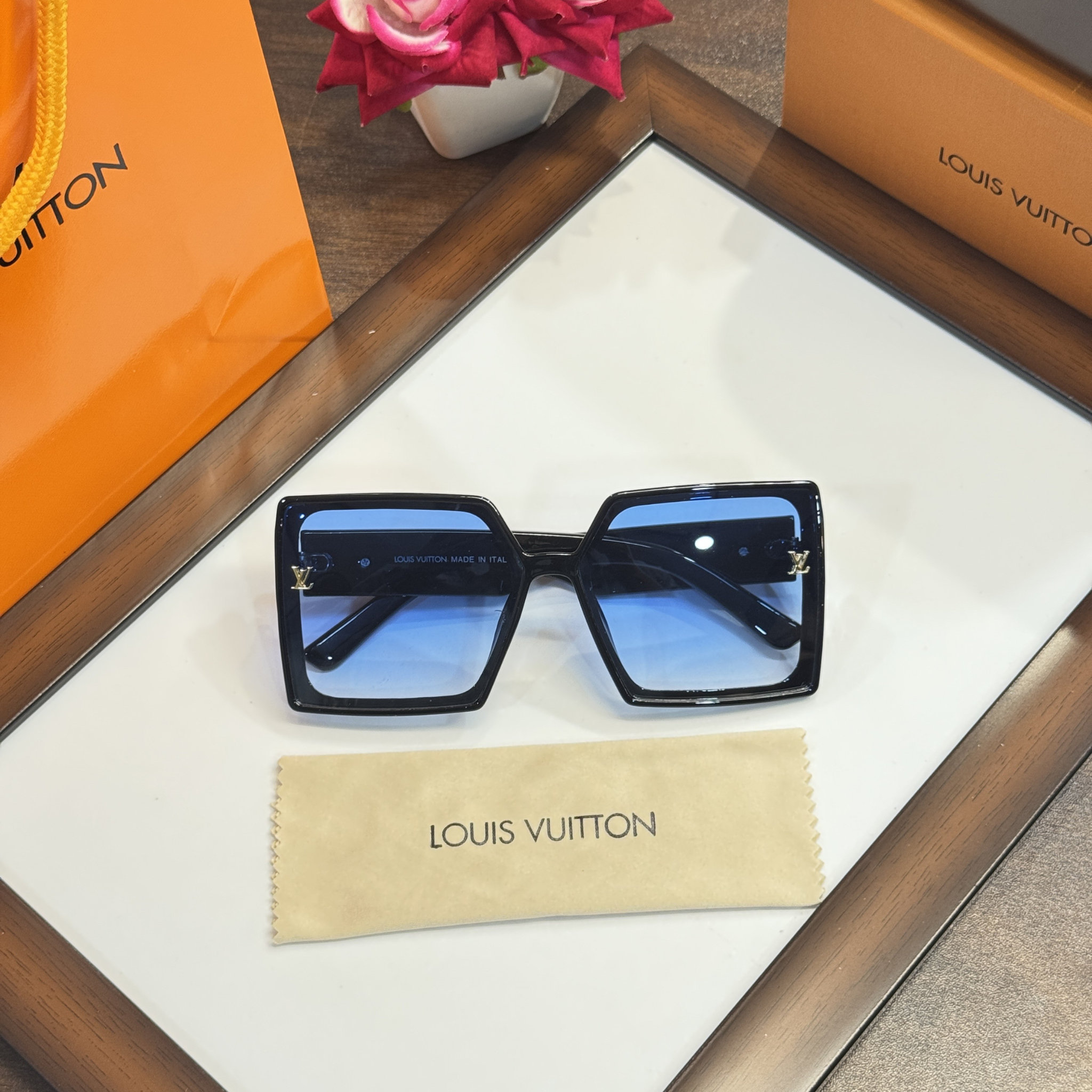 HIGH END FASHION, MUST-HAVE SUNGLASSES