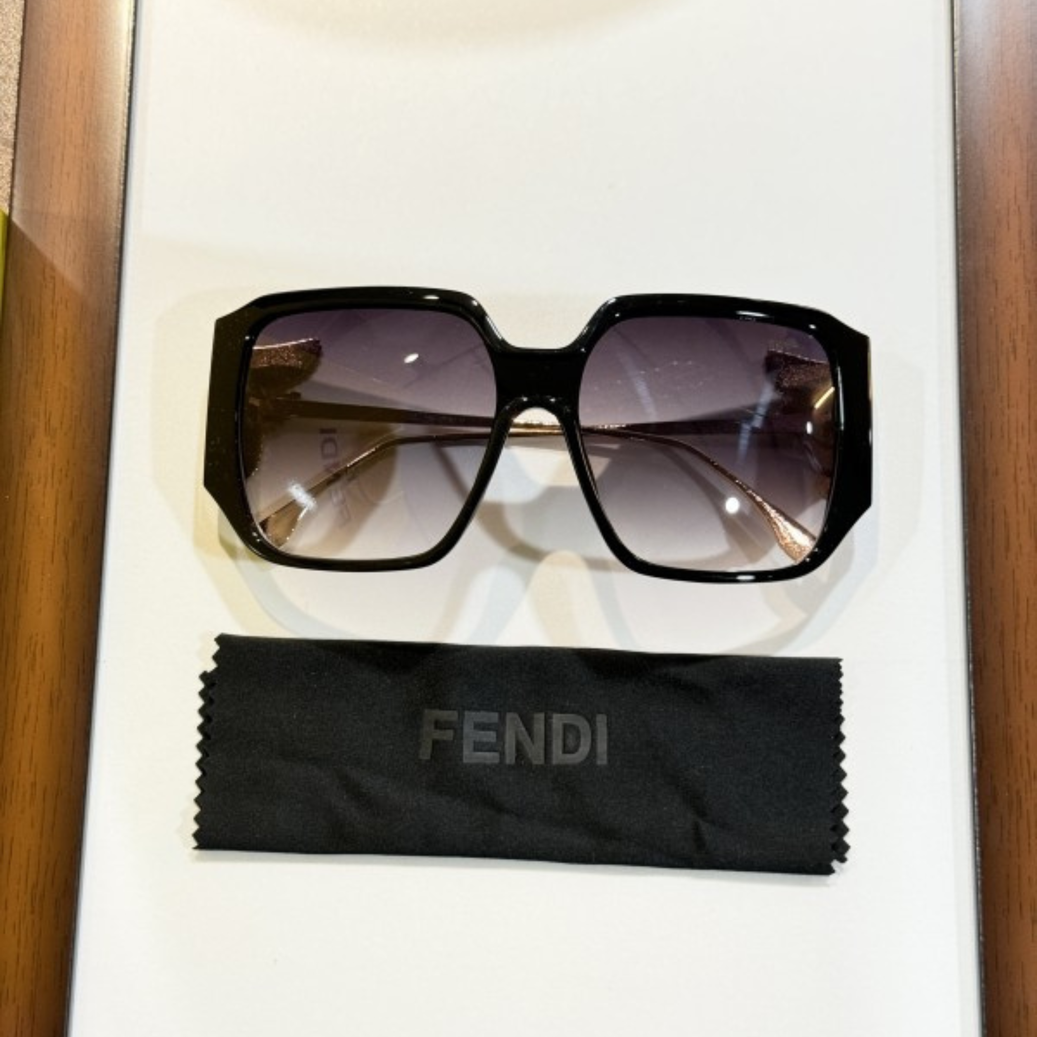 BEYOND STYLE SQUAER SUNGLASSES