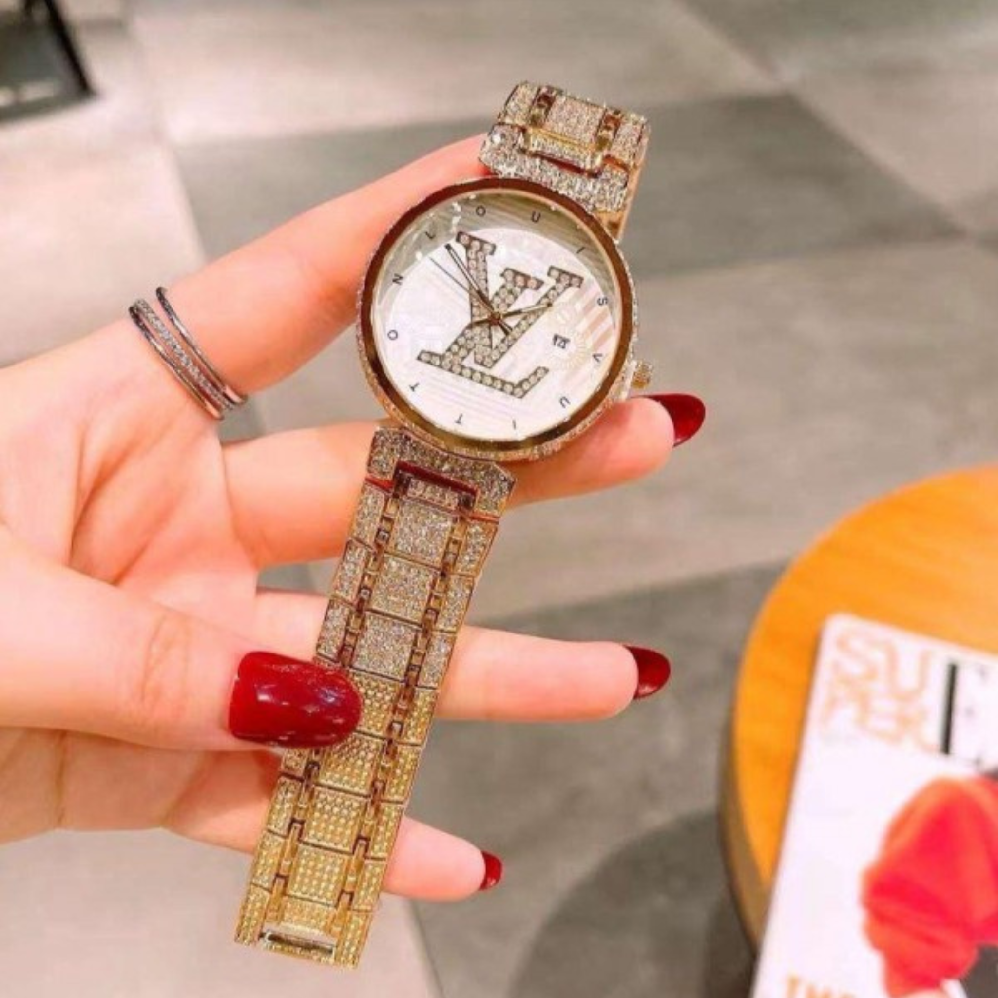 BEAUTIFUL WOMEN WRIST WATCH