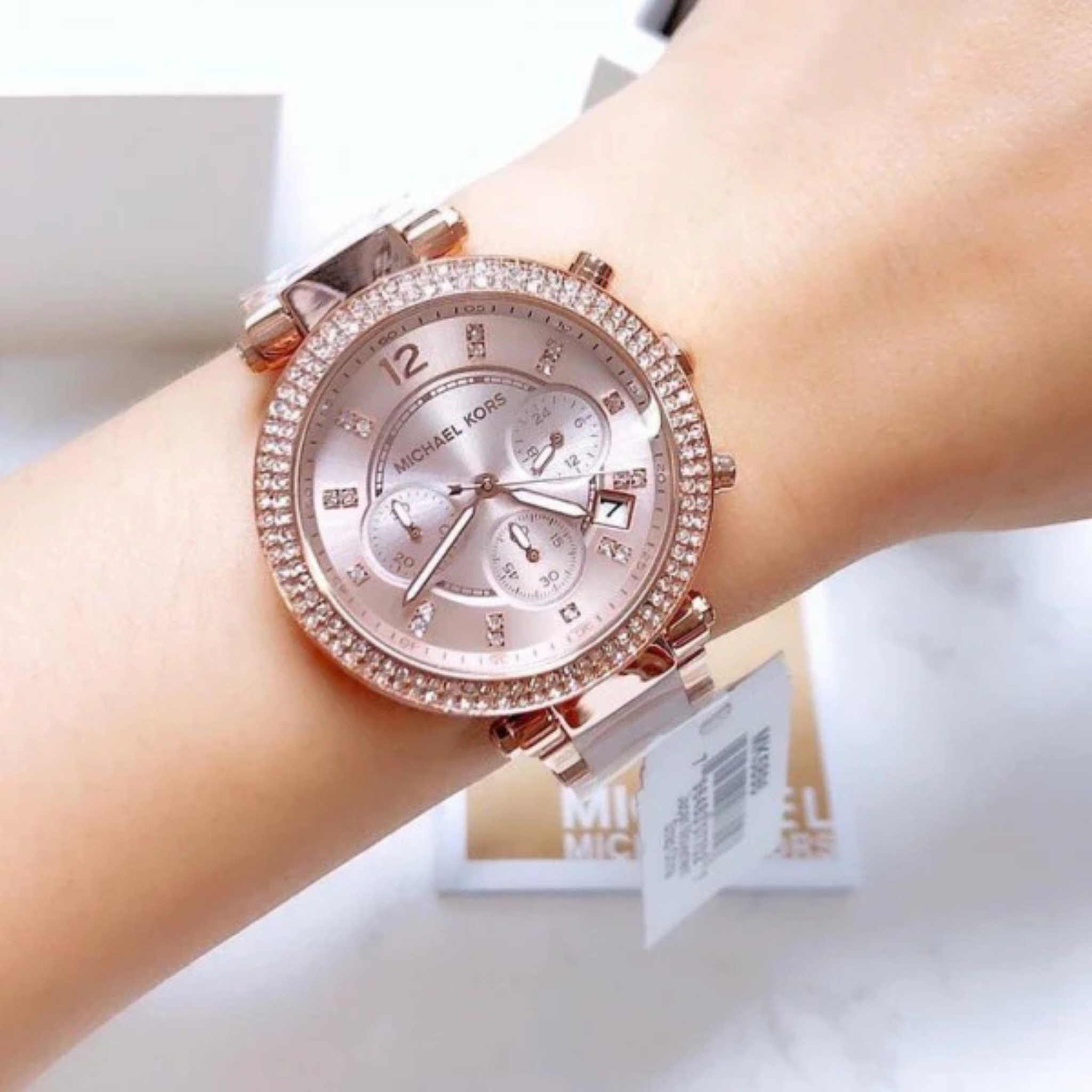 LUXURIOUS BRANDED LADIES WATCH