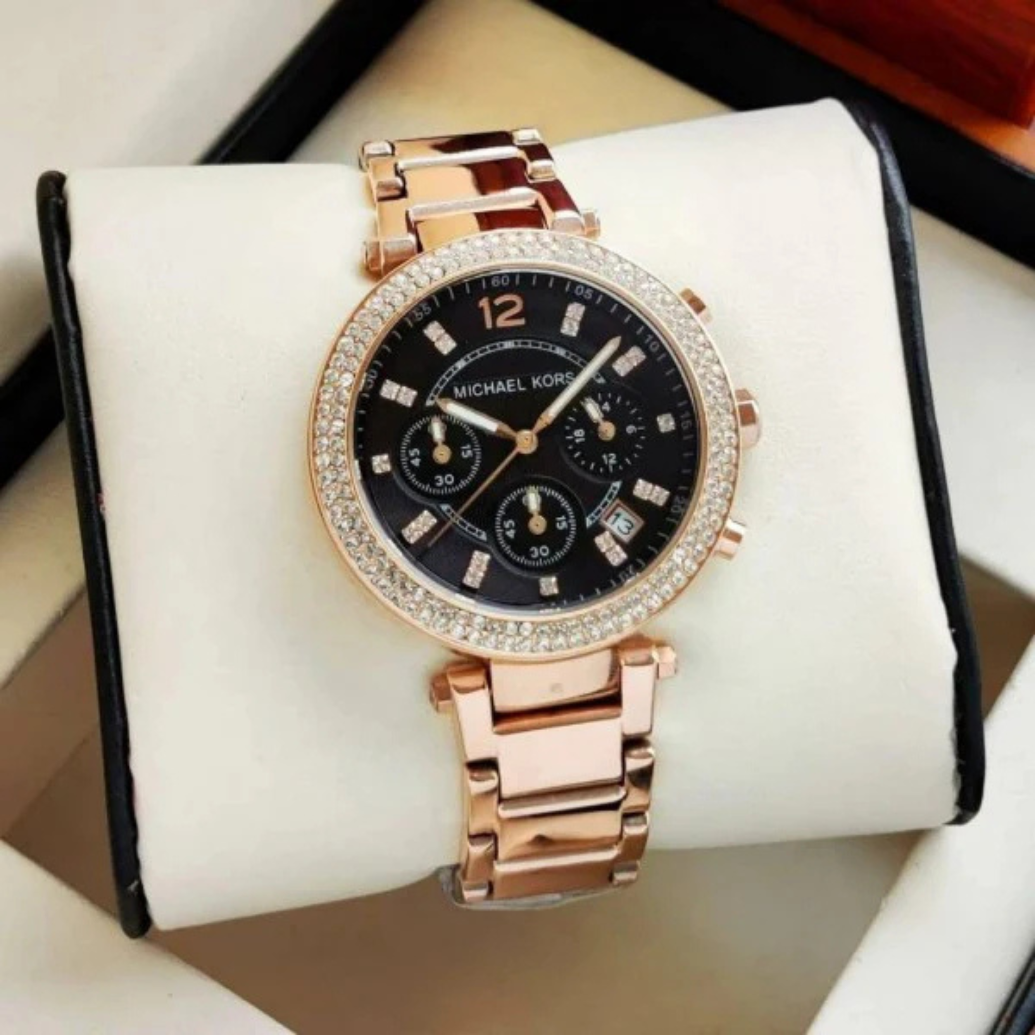 M_K ROUND LUXURY MODEL WATCH FOR WOMEN