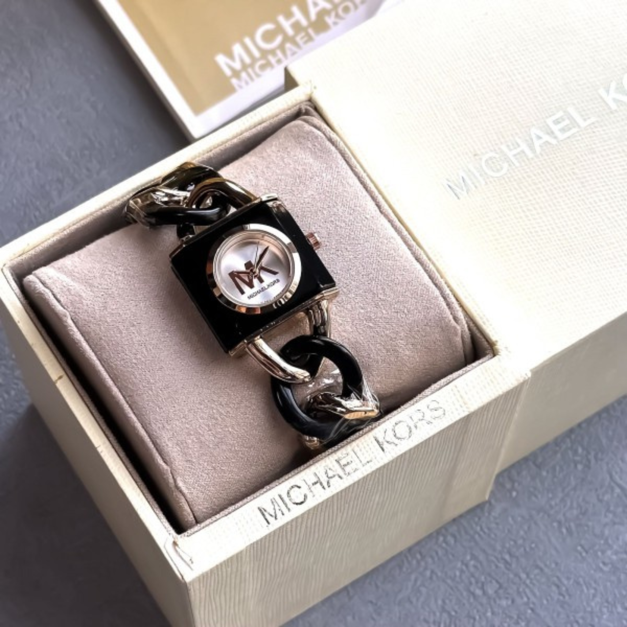 PREMIUM TRANDING LADIES WATCH